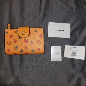 Coach Medium Corner Zip Wallet